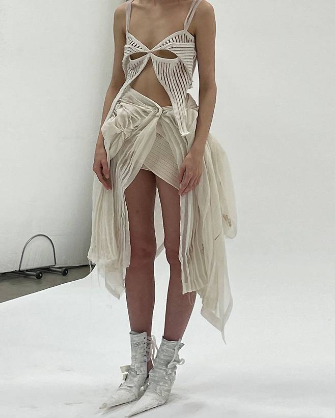 로맨틱하고 섬세한 디테일로 가득한 규리킴 컬렉션.