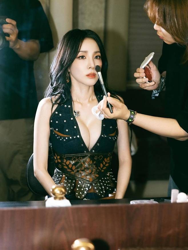 SaveVid.Net_503118934_18517554193041587_7468046494472276227_n.jpg 산다라박 인스타 업로드