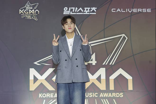 [2024 KGMA] 이무진이 16일 인천 중구 운서동 인스파이어 아레나에서 열린 '2024 코리아그랜드뮤직어워즈(KGMA)' 첫째날 아티스트데이 레드카펫 행사에 참석해 포즈를 취하고 있다. 영종도(인천)=KGMA특별취재반 /2024.11.16/