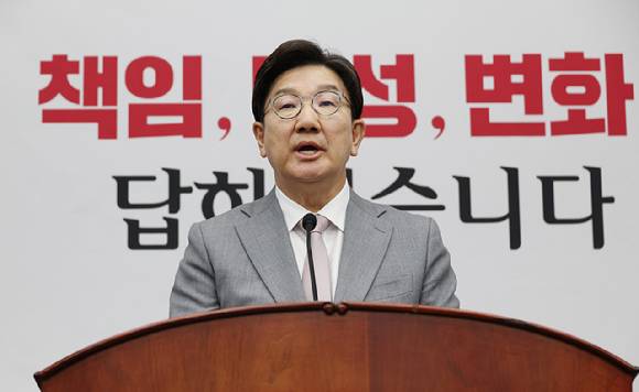 국민의힘 권성동 원내대표가 5일 서울 여의도 국회에서 열린 의원총회에서 발언하고 있다. [사진=연합뉴스]