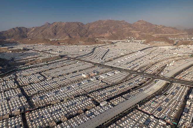 하지 순례 중 첫째 날 밤을 지낼 미나 계곡에 설치된 텐트 (2025년 6월 4일)