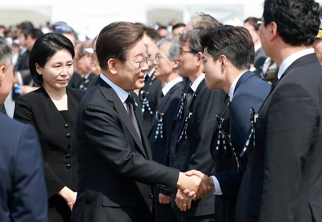이재명 대통령, 김용태 비대위원장과 인사. 연합뉴스
