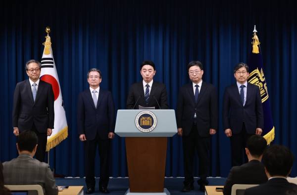 ▲2025년 6월6일 강훈식 대통령 비서실장이 6일 서울 용산 대통령실 청사에서 대통령실 수석비서관 인선을 발표하고 있다. ⓒ연합뉴스