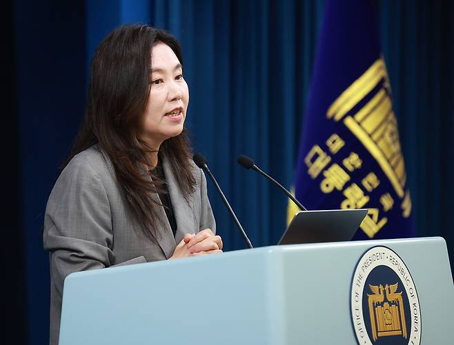 강유정 대통령실 대변인이 5일 서울 용산 대통령실 청사에서 현안 브리핑을 하고 있다. [이승환 기자]