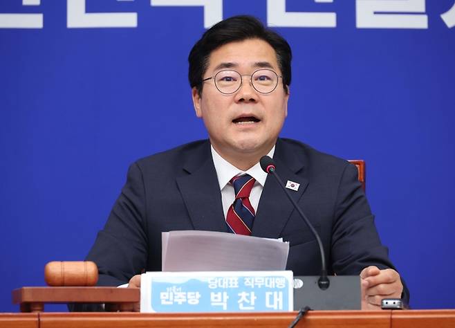 박찬대 더불어민주당 대표 직무대행 겸 원내대표가 5일 서울 여의도 국회에서 열린 최고위원회의에 참석해 모두 발언하고 있다. [한주형 기자]