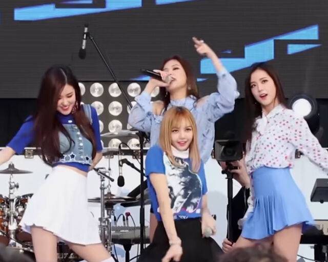 블랙핑크의 보컬 실력에 네티즌들이 칭찬을 아끼지 않고 있다. / 유튜브 ' Yonsei YVAC' 캡처