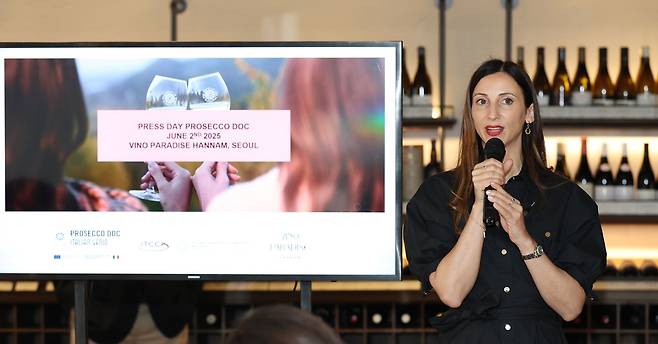 프로세코 DOC 보호 컨소시엄의 홍보·브랜딩 책임자 탄야 바라틴이 발표하고 있다. [프로세코 DOC 제공]