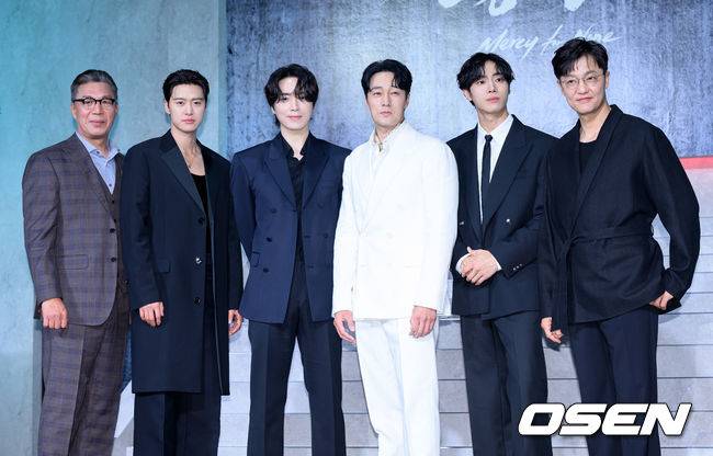 [OSEN=이대선 기자] 5일 서울 중구 앰배서더 서울 풀만 호텔 넷플릭스 시리즈 '광장' 제작발표회가 열렸다.