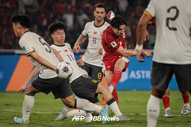 5일(한국시간) 인도네시아 자카르타의 겔로라붕카르노 스타디움에서 열린 2026 국제축구연맹(FIFA) 북중미 월드컵 아시아 3차예선 C조 9차전 인도네시아와 중국의 경기 모습. /AFPBBNews=뉴스1