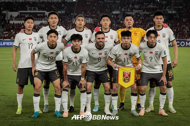 5일(한국시간) 인도네시아 자카르타의 겔로라붕카르노 스타디움에서 열린 2026 국제축구연맹(FIFA) 북중미 월드컵 아시아 3차예선 C조 9차전 인도네시아전에 나선 중국 축구대표팀 선발. /AFPBBNews=뉴스1