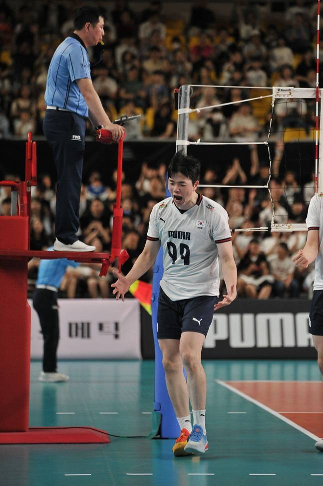 득점 후 포효하는 김지한. /사진=대한배구협회 제공