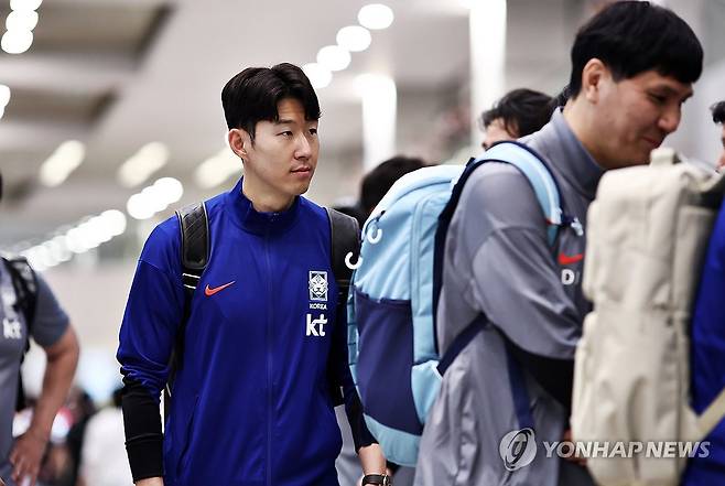 귀국하는 손흥민 (영종도=연합뉴스) 윤동진 기자 = 대한민국 축구 대표팀 주장 손흥민이 6일 인천국제공항을 통해 귀국하고 있다. 2025.6.6 mon@yna.co.kr