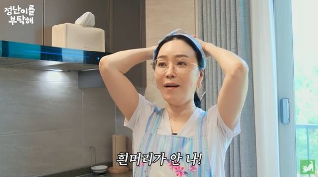 김정난은 검은콩을 6개월간 먹었더니 흰 머리가 덜 나더라며 신기해했다. [사진=김정난 유튜브 캡처]