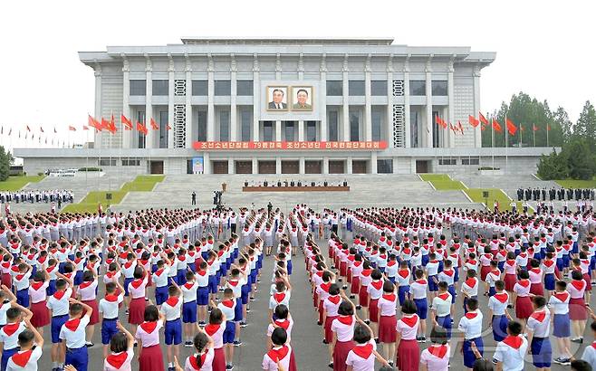 (평양 노동신문=뉴스1) = 북한 노동당 기관지 노동신문은 지난 6일 조선소년단 창립 79주년을 맞아 전국연합단체대회가 진행됐다고 7일 보도했다. [국내에서만 사용가능. 재배포 금지. DB 금지. For Use Only in the Republic of Korea. Redistribution Prohibited] rodongphoto@news1.kr