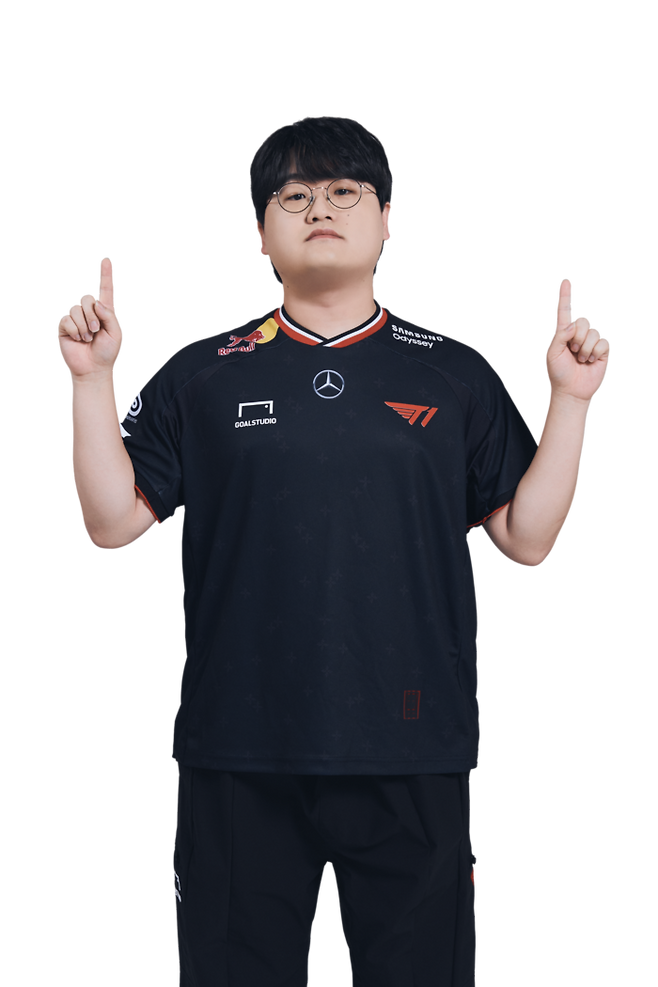 강준호가 7일 서울 잠실DN콜로세움에서 열린 2025 FC온라인 슈퍼 챔피언스 리그(FSL) 스프링 4강에서 디플러스 기아 ‘줍줍’ 파타나삭 워라난을 3-1로 이겼다. 사진 | 넥슨