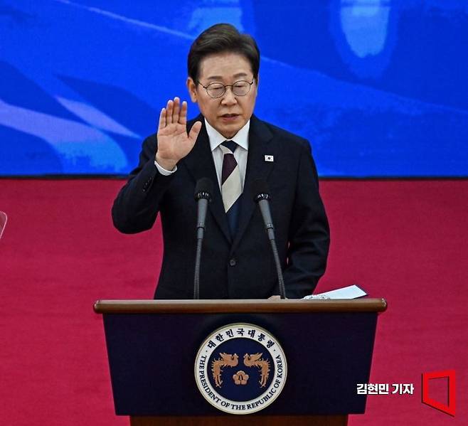 이재명 대통령이 4일 서울 여의도 국회에서 제21대 대통령 취임 선서를 하고 있다. 2025.6.4 김현민 기자