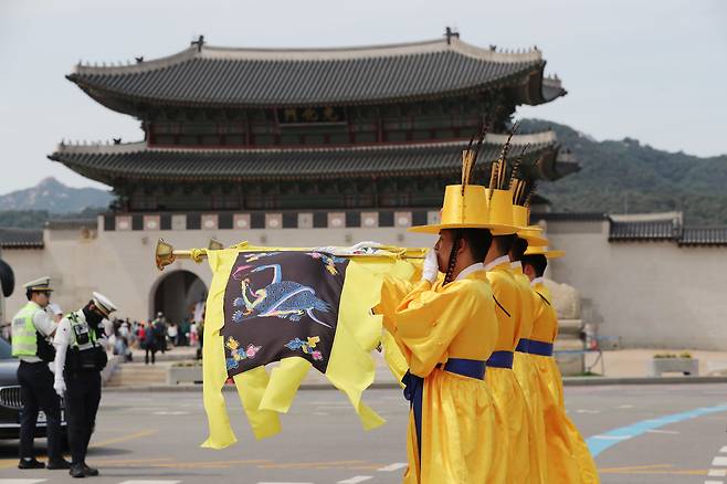 지난 5일 오후 서울 광화문광장에서 열린 제1회 국악의날 퍼레이드 행사가 진행되고 있다. /박성원 기자