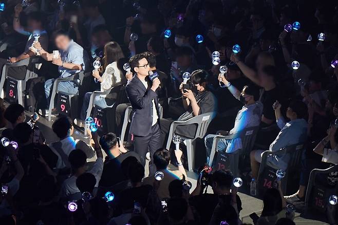 ▲ 그리고 그가 등장했다