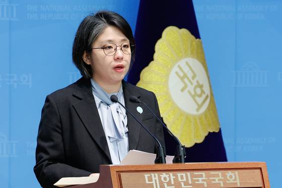 용혜인 기본소득당 대표가 4월 7일 서울 여의도 국회 소통관에서 '내란기록 은폐방지법(대통령기록물 관리에 관한 법률 개정안)' 발의 기자회견을 하고 있다. 뉴스1