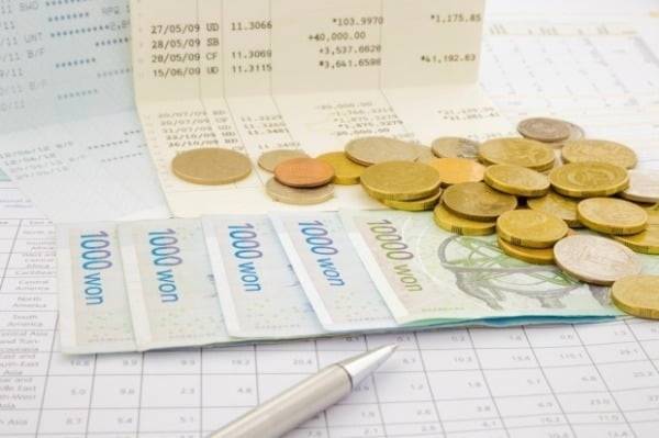 10년간 고객 돈 10억여원을 빼돌린 은행원이 징역형을 선고받았다. 사진은 기사와 무관함. /사진=게티이미지뱅크