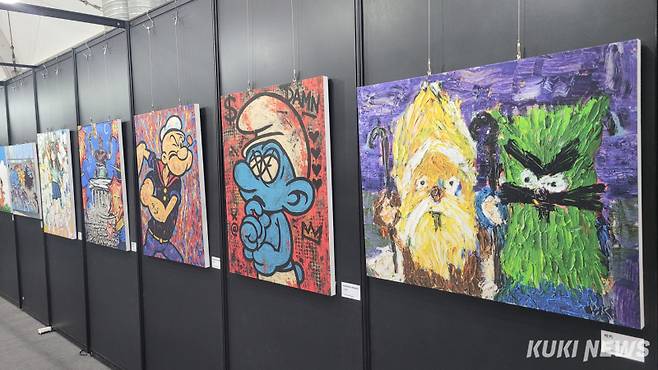 천안 K-컬처박람회 영상·웹툰·게임전시관의 'K-toon과 함께하는 팝아트전시회'.&nbsp; 조한필 기자