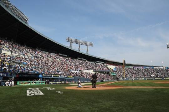 오늘도 야구는 만석. 사진[연합뉴스]