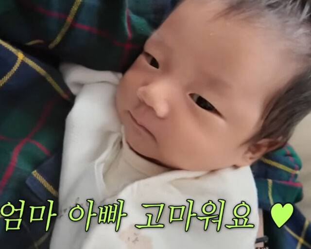 손담비의 딸 해이가 점점 또렷한 이목구비를 보이고 있다. / 유튜브 '담비손' 캡처