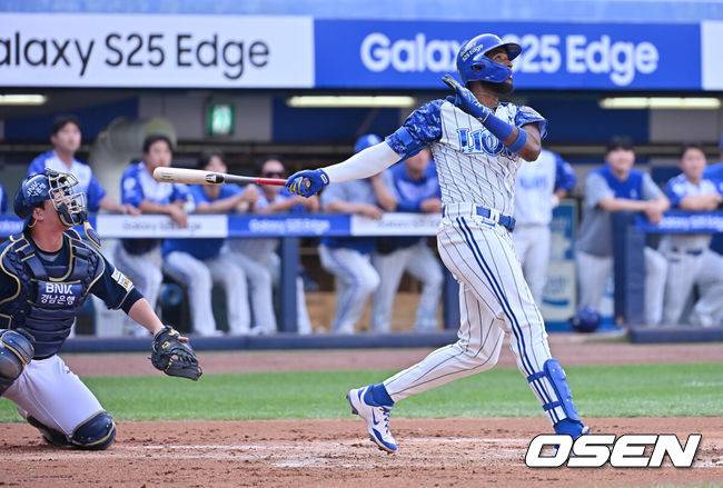 [OSEN=대구, 이석우 기자] 7일 대구삼성라이온즈파크에서 2025 신한 SOL 뱅크 KBO 리그 삼성 라이온즈와 NC 다이노스의 경기가 열렸다. 홈팀 삼성은 레예스가, 방문팀 NC는 신민혁이 선발 출전했다. 삼성 라이온즈 디아즈가 1회말 1사 1,3루 우월 역전 3점 홈런을 치고 있다. 2025.06.07 / foto0307@osen.co.kr