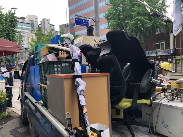 ▲몰래 새벽에 폐업을 하고 집기를 빼돌리던 모습ⓒ인권운동네트워크 바람