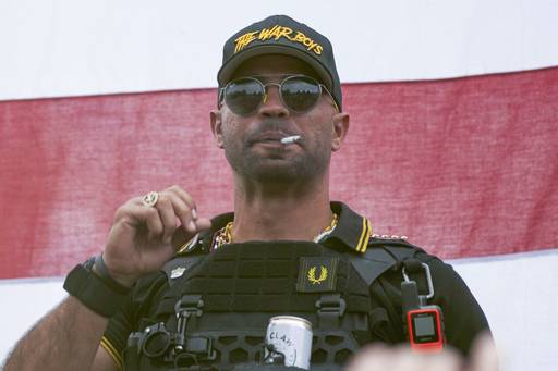 미국의 극우 성향 단체 ‘프라우드 보이스’ 지도자인&nbsp;헨리 엔리케 타리오. 1·6 사태를 주도한 혐의로 징역 22년형이 확정됐으나 도널드 트럼프 대통령 취임 후 사면을 받았다. AP연합뉴스