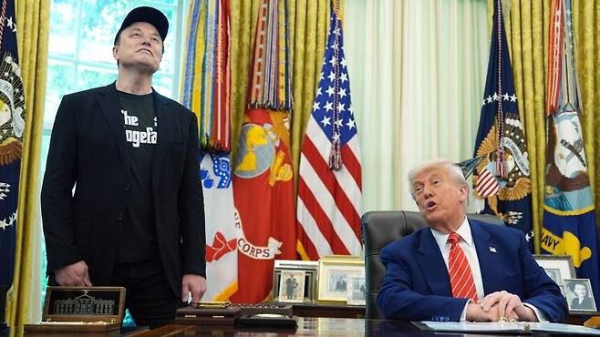 지난달 30일 미 워싱턴 백악관 오벌 오피스에서 열린 일론 머스크 정부효율부 수장&nbsp;고별 기자회견에서 도널드 트럼프 대통령이 발언하고 있다. AP연합뉴스