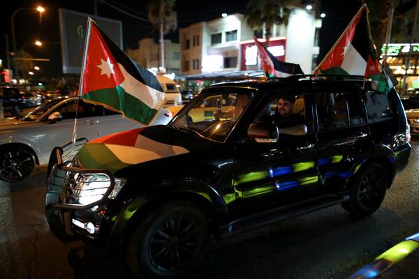 ▲ 요르단 국민들이 요르단 축구대표팀의 사상 첫 월드컵 본선 진출에 기쁨을 감추지 않았다. ⓒ연합뉴스/REUTERS