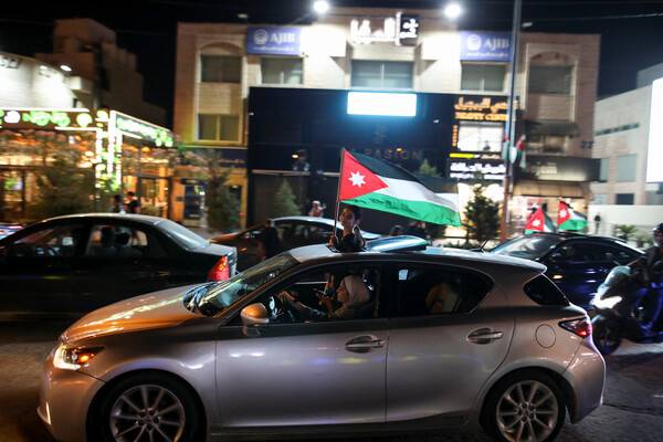 ▲ 요르단 국민들이 요르단 축구대표팀의 사상 첫 월드컵 본선 진출에 기쁨을 감추지 않았다. ⓒ연합뉴스/REUTERS