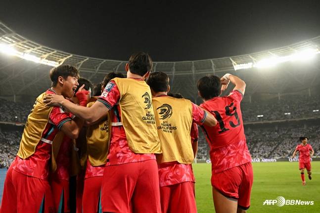 기뻐하는 한국 선수들. /AFPBBNews=뉴스1