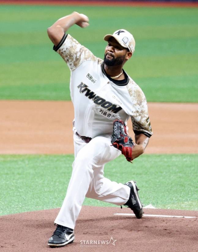 7일 선발 등판한 알칸타라의 모습. /사진=강영조 선임기자