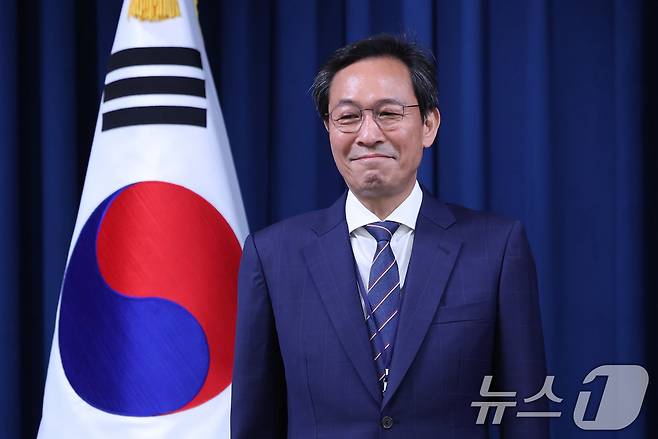 새 정부 초대 정무수석에 임명된 우상호 전 더불어민주당 의원이 8일 서울 용산구 대통령실 청사에서 열린 수석급 인선 발표 브리핑에 참석하고 있다. 2025.6.8/뉴스1 ⓒ News1 박지혜 기자