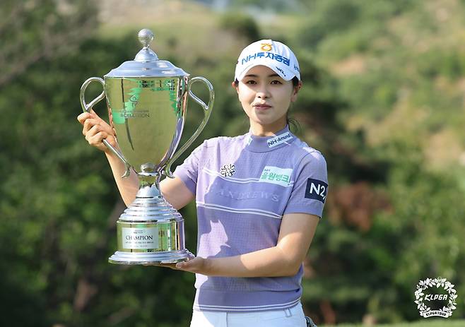 이가영이 8일 열린 셀트리온 퀸즈 마스터즈에서 2차 연장 승부 끝에 우승을 차지했다. 사진 | KLPGA