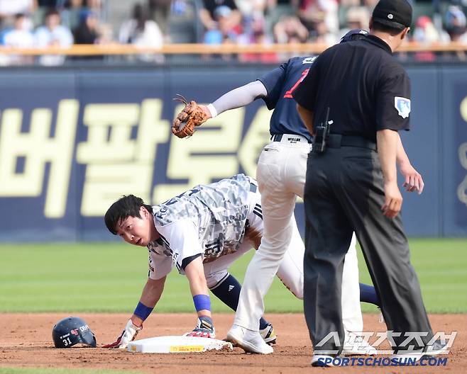 7일 잠실구장에서 열린 두산과 롯데의 경기. 1회 2루 도루를 성공시키고 있는 두산 정수빈. 잠실=송정헌 기자songs@sportschosun.com/2025.06.07/