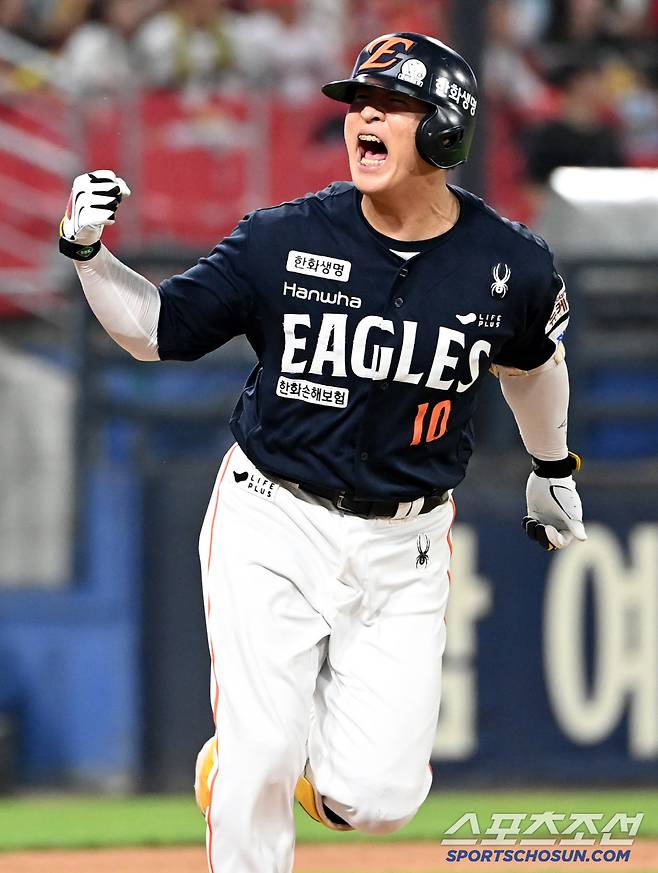 7일 광주KIA챔피언스필드에서 열린 한화와 KIA의 경기,연장 11회초 2사 2루 한화 이진영이 1타점 적시타를 치고 환호하고 있다. 광주=허상욱 기자wook@sportschosun.com/2025.06.07/