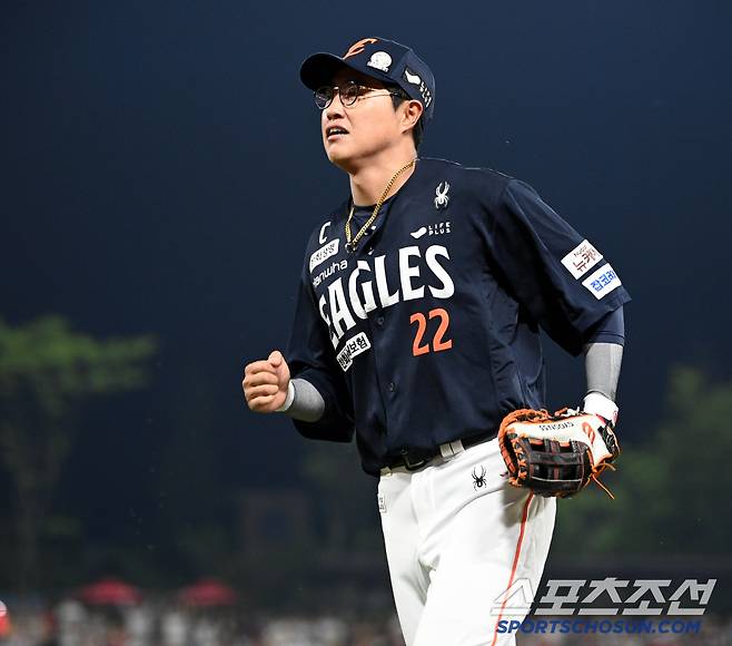 7일 광주KIA챔피언스필드에서 열린 한화와 KIA의 경기,연장 10회말 1사 만루 한화 1루수 채은성이 KIA 오선우의 직선타를 잡아내 병살로 처리한 뒤 기뻐하고 있다. 광주=허상욱 기자wook@sportschosun.com/2025.06.07/