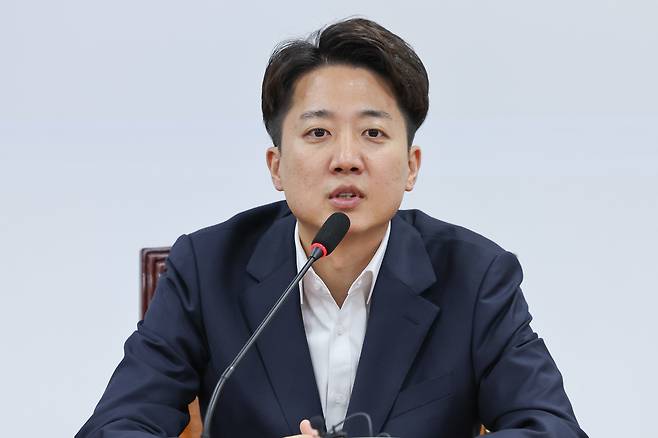 제21대 대통령 선거 후보를 지낸 이준석 개혁신당 의원이 5일 오후 서울 여의도 국회에서 열린 선거대책본부 해단식에 참석해 인사말을 하고 있다. /뉴스1