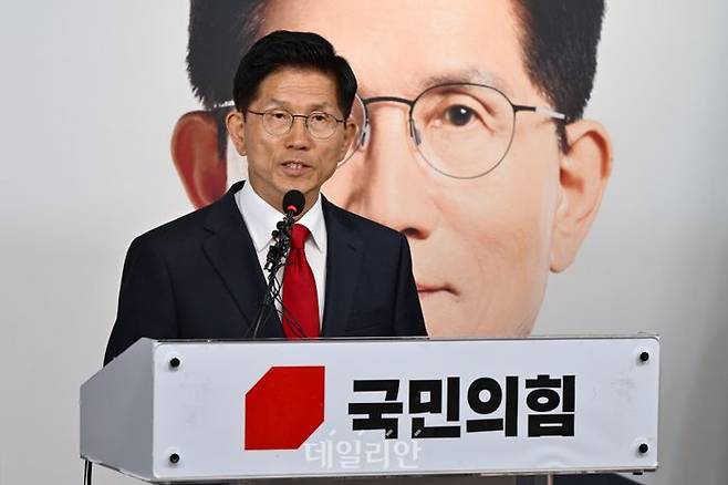 김문수 국민의힘 전 대선 후보가 지난 4일 새벽 서울 여의도 국민의힘 중앙당사에서 입장을 밝히고 있다. ⓒ데일리안 방규현 기자