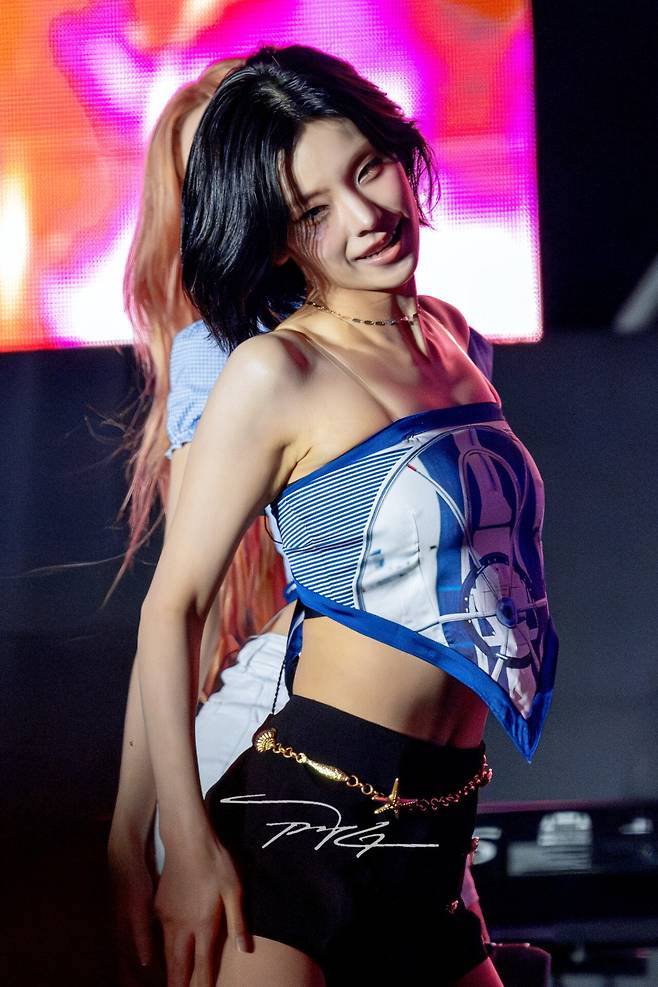 57c30658d323da76535a75f70d0236d2.jpg 예지 부산항축제 공연 고화질 사진