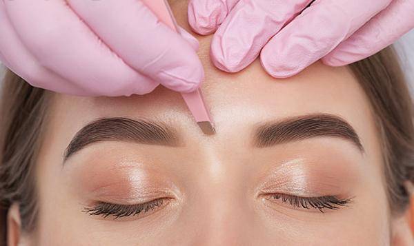 눈썹 문신. 게티이미지뱅크