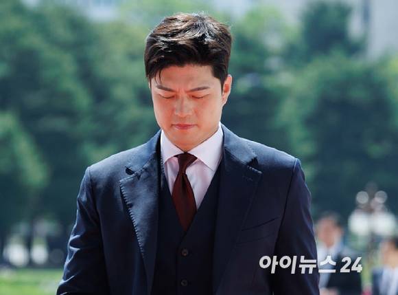 김용태 국민의힘 비상대책위원장이 4일 오전 서울 여의도 국회의사당에서 열린 제21대 대통령 취임선서에 참석하고 있다. [사진=곽영래 기자]