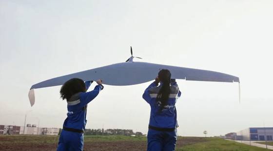 러시아의 한 경제특구에서 공부도 하고 돈도 벌 수 있다며 아프리카 젊은 여성들을 수백명 고용한 뒤 자살 드론 제조를 시키고 있다는 외신 보도가 나왔다. 유튜브