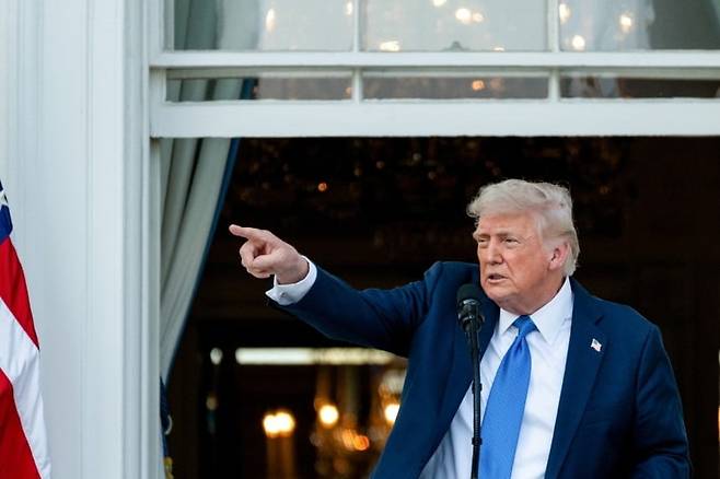 도널드 트럼프 미국 대통령이 4일(현지시간) 백악관 야외에서 열린 행사에서 연설하는 모습 / EPA연합뉴스