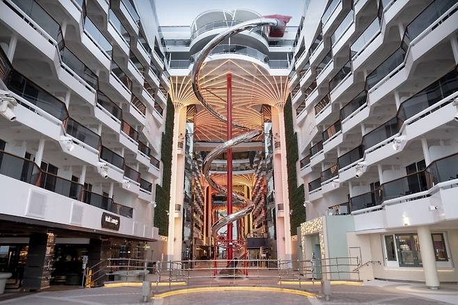 MSC 월드 유로파 실내 인테리어.