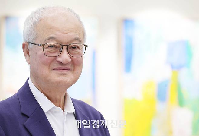 성기학 영원무역 그룹 회장이 서울 중구 영원무역 명동 사옥에서 매일경제와 인터뷰하고 있다. [사진 = 이충우 기자]