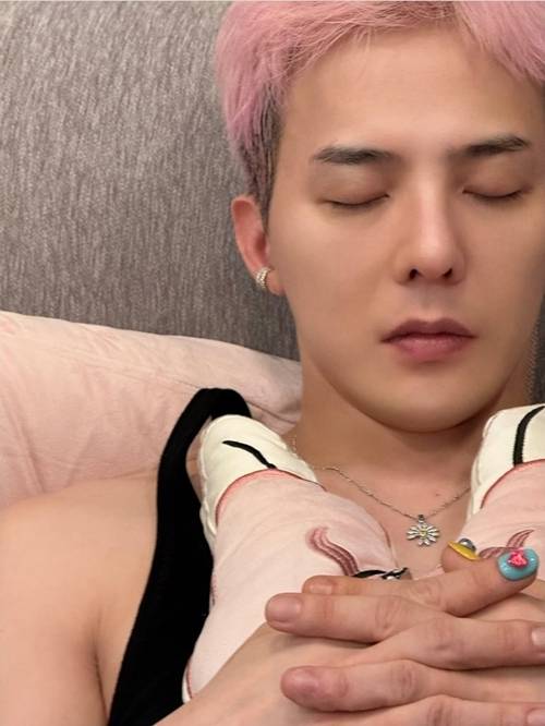 가수 지드래곤(권지용)이 열애설 이후 근황을 전하며 ‘쉼의 순간’을 보여줬다. 사진=지드래곤 SNS